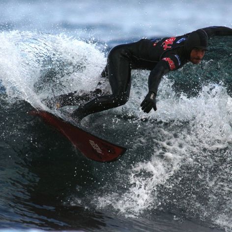Po útoku žraloka zomrela surferská legenda Tamayo Perry