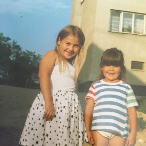 Martina ako malá žabka s kamrátkou Veronikou