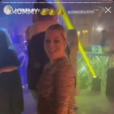 Dominika s tehotenským bruškom