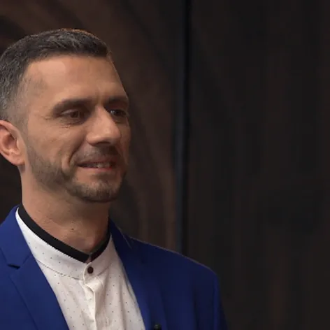 Z Mária je po premene elegantný fešák