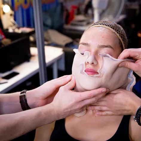 Úžasná premena. Pod touto maskou sa nachádza Mária Bartalos