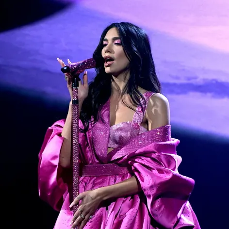 Dua Lipa vystúpila na 63. ročníku odovzdávania cien Grammy