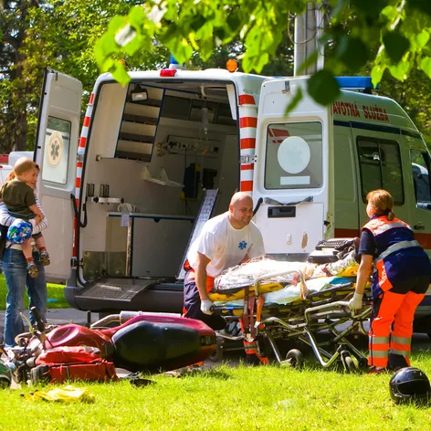 Nehoda Michala a Lucie na motorke v Ordinácii v ružovej záhrade