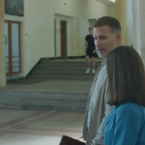 Júlia (Sarah Arató) sa z Andrejovej (Ján Koleník) bezprostrednosti tešila iba chvíľu.