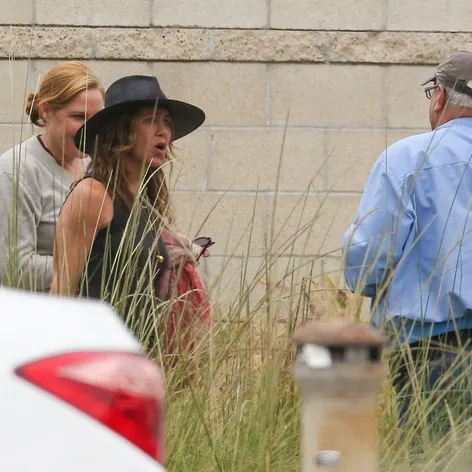 Jennifer Aniston si vymieňala názory s neznámym mužom