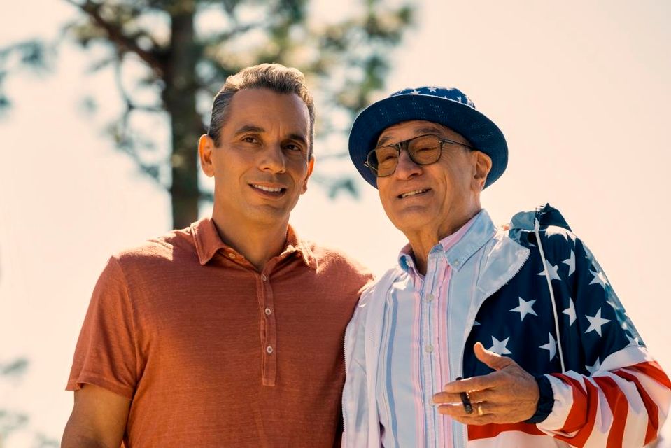 Sebastian Maniscalco a Robert De Niro vo filme Toto je môj foter