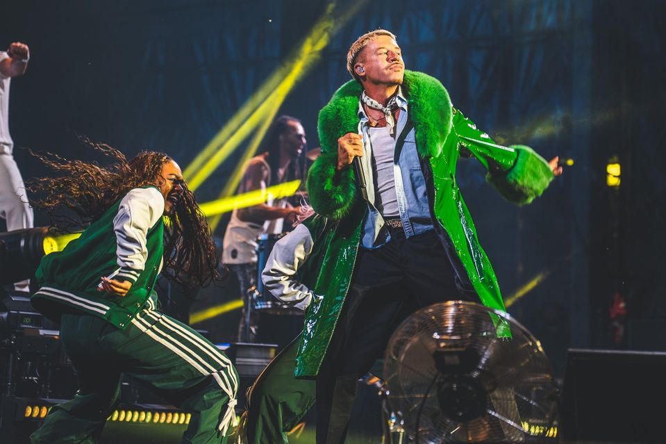 Macklemore odstúpil z turné. 