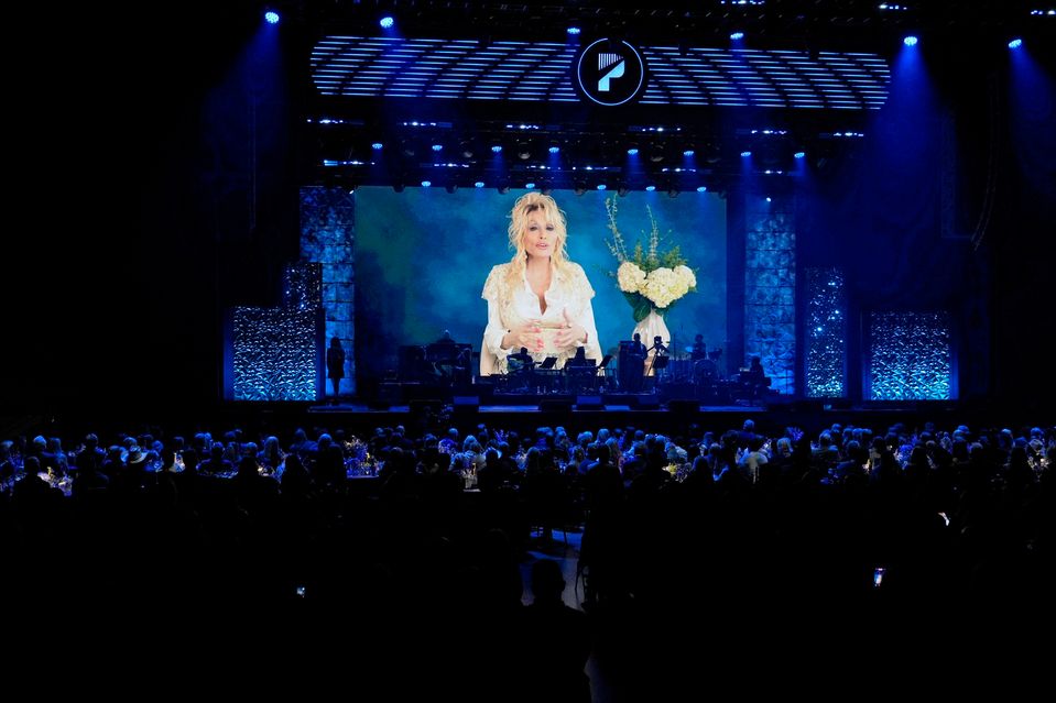 Dolly Parton získala prestížne ocenenie Poet´s Award.