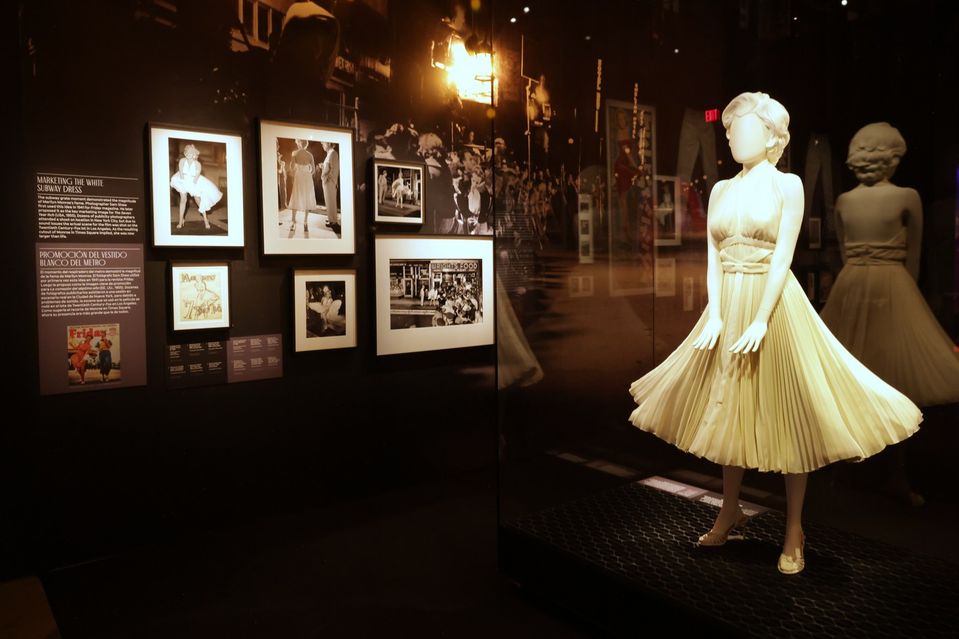 Výstava predmetov Marilyn Monroe v Los Angeles.