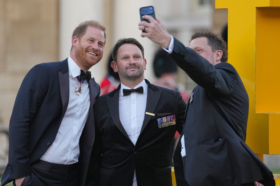 Princ Harry prvýkrát na verejnosti od návratu do Veľkej Británie