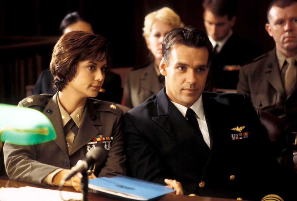 Catherine Bell a David James Elliott  v seriáli JAG – Vojenská generálna prokuratúra