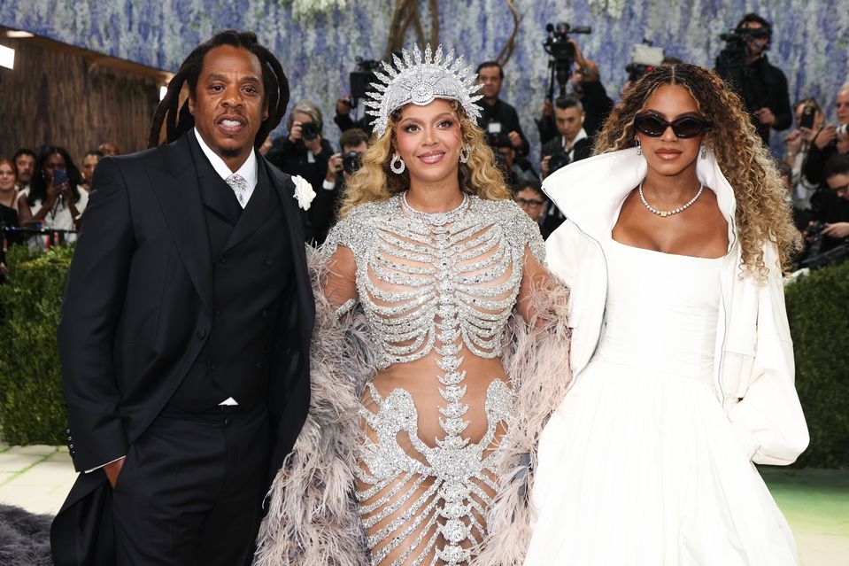 Jay-Z, Beyoncé a Blue Ivy dorazili na Met gala spoločne.