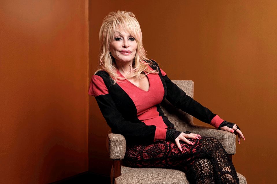Dolly Parton zomrela vo veko 80. rokov. 
