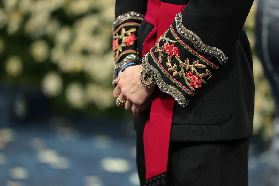 Detaily outfitu herca Barryho Keoghana na Met Gala 2025