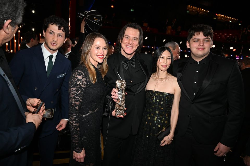 Jim Carrey, jeho dcéra Jane, vnuk Jackson a jeho partnerka Min Ah.
