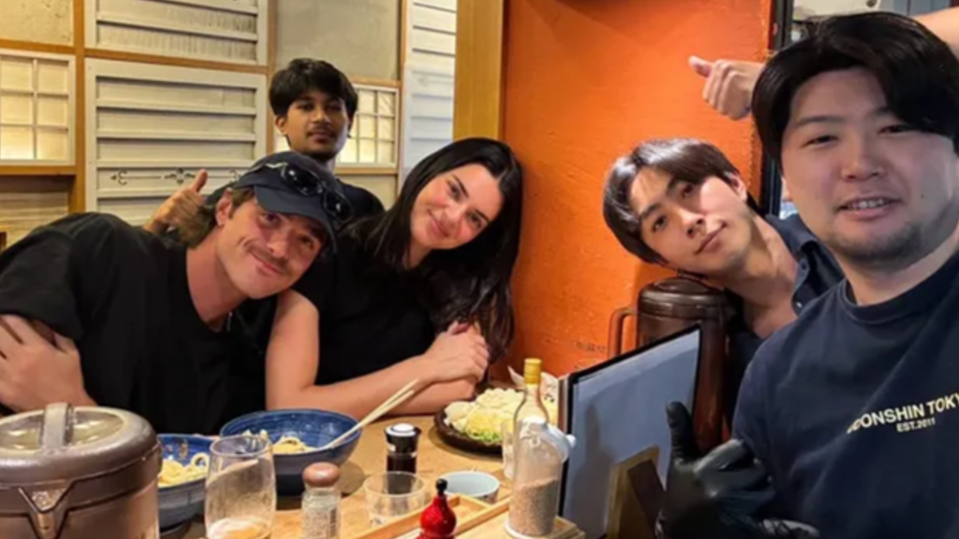 Kendall Jenner a Jacob Elordi na spoločnej večeri v Japonsku.