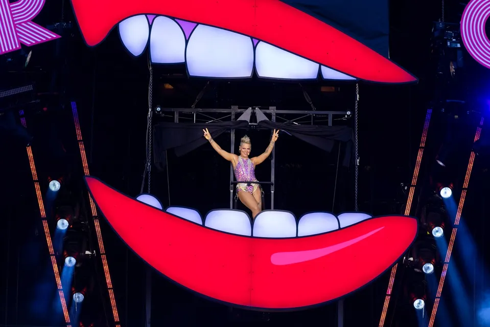 Pink počas prvej zastávky Summer Carnivalu 2023 v Boltone