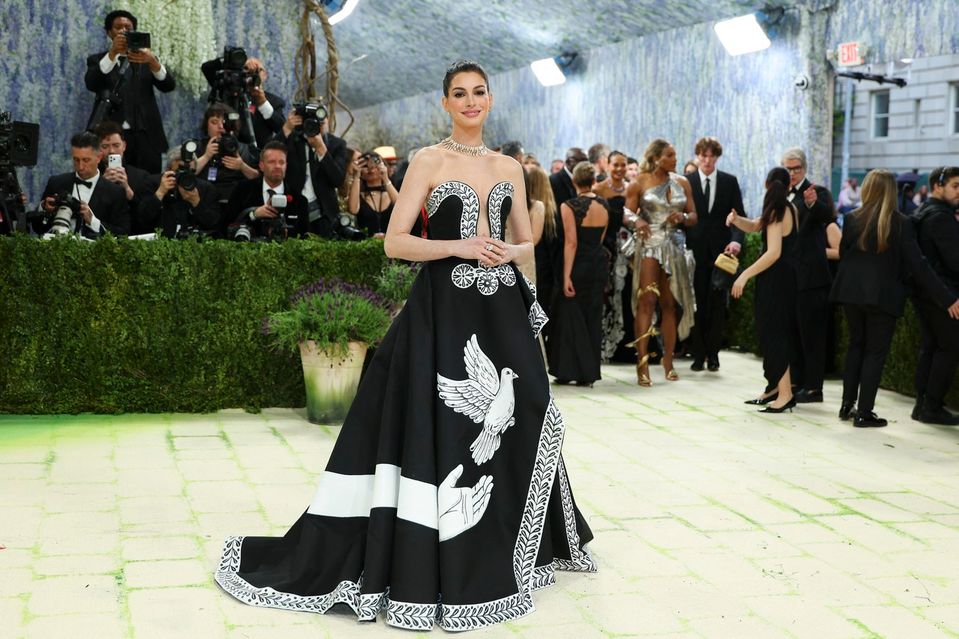 Anne Hathaway prehovorila o špekuláciách ohľadom faceliftu.