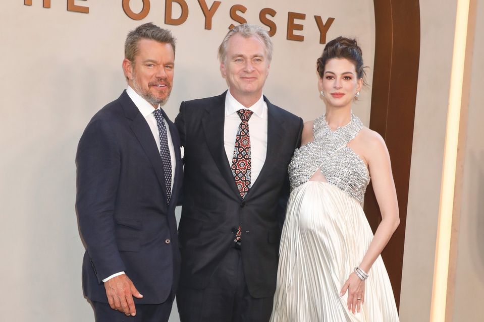 Zľava Matt Damon, Christopher Nolan a Anne Hatthaway.