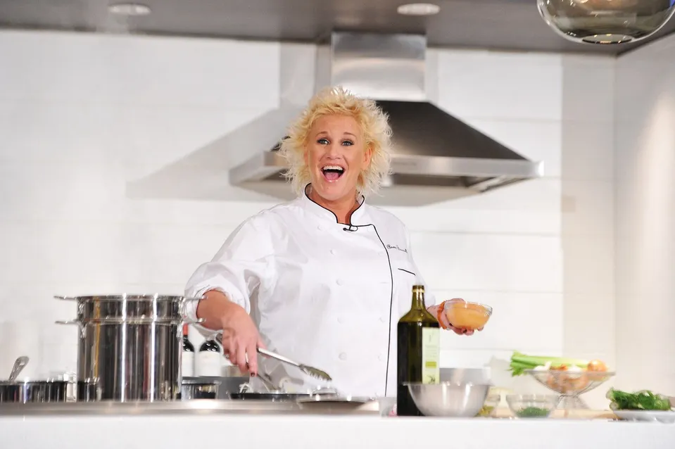 Zomrela Anne Burrell