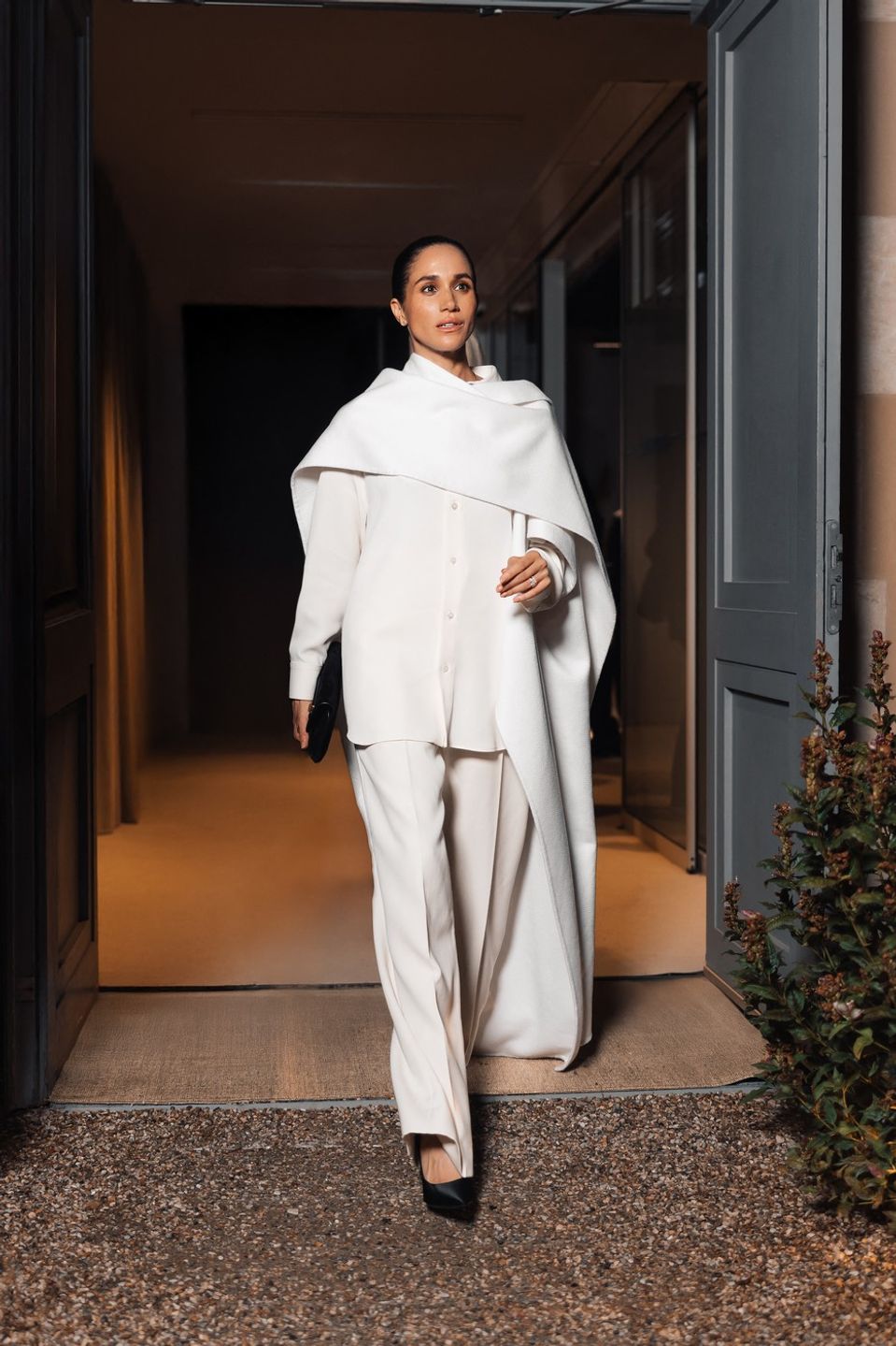 Meghan Markle sa na fashion weeku v Paríži objavila vôbec po prvýkrát. 