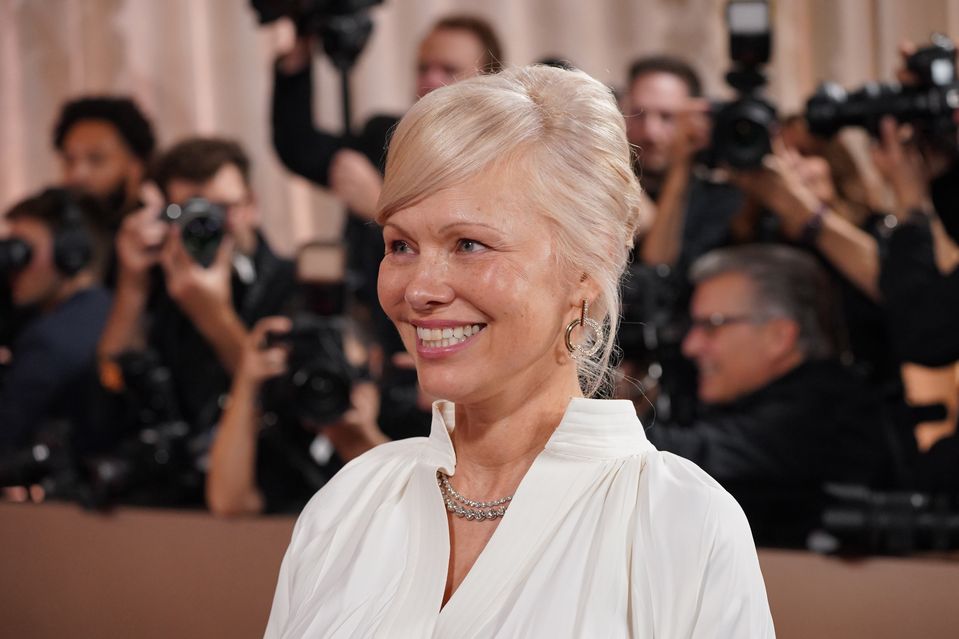 Pamela Anderson prekvapila na Zlatých glóbusoch