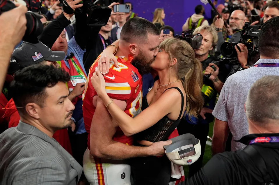 Prípravy na svadbu Taylor Swift a Travisa Kalceho vrcholia