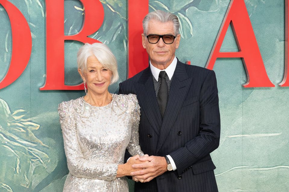 Pierce Brosnan a Helen Mirren. 