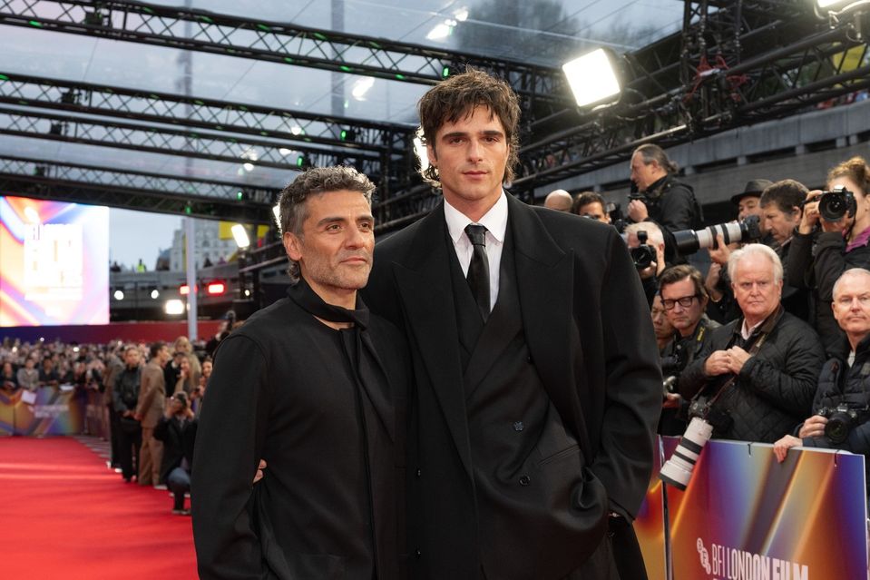 Jacob Elordi spolu s Oscarom Isaacom.