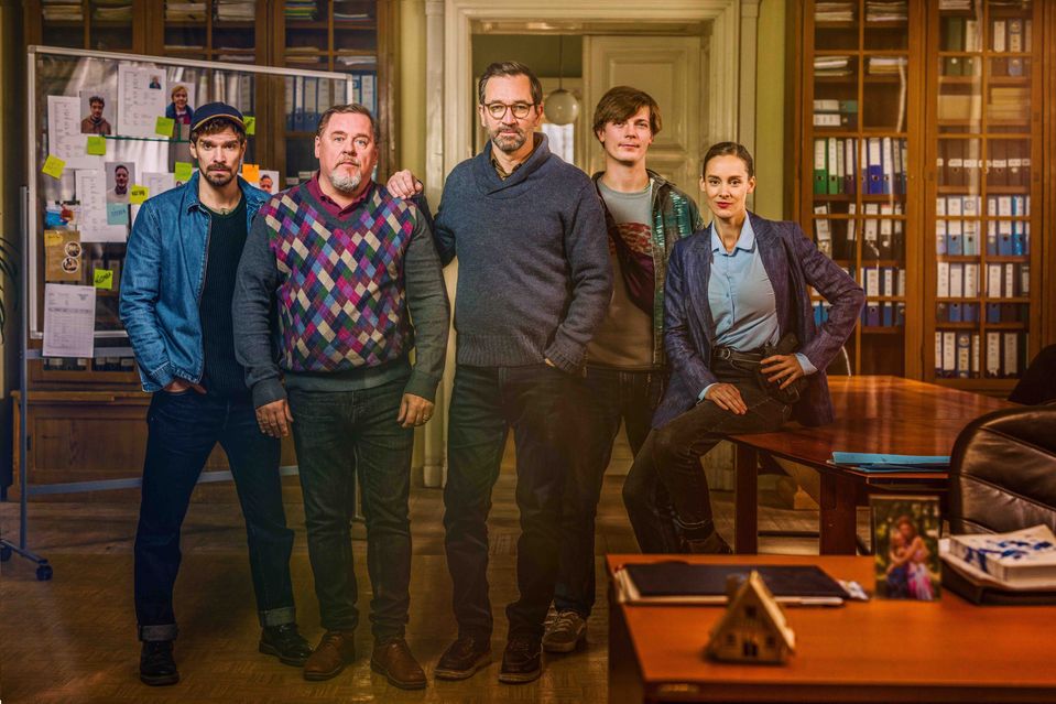 Petr Buchta, Václav Kopta, Ondřej Sokol, Petr Uhlík a Jana Pidrmanová v seriáli Vraždy v kraji