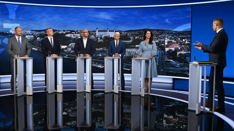 Zsolt Simon, Krisztián Forró, Marek Kotleba, Mikuláš Dzurinda, Andrea Letanovská a Michal Kovačič v relácii Voľby 2023