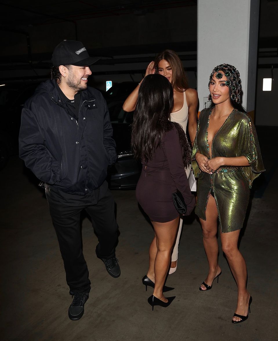 Na oslave sa prekvapivo objavil aj Rob Kardashian.