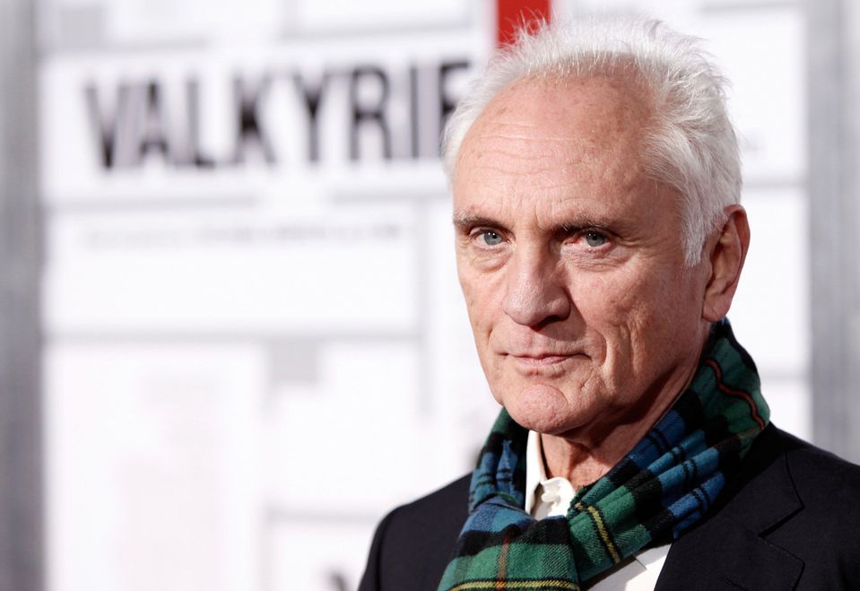 Na archívnej snímke z 18. decembra 2008 britský herec Terence Stamp prichádza na premiéru amerického historického thrilleru Valkýra v Los Angeles.
