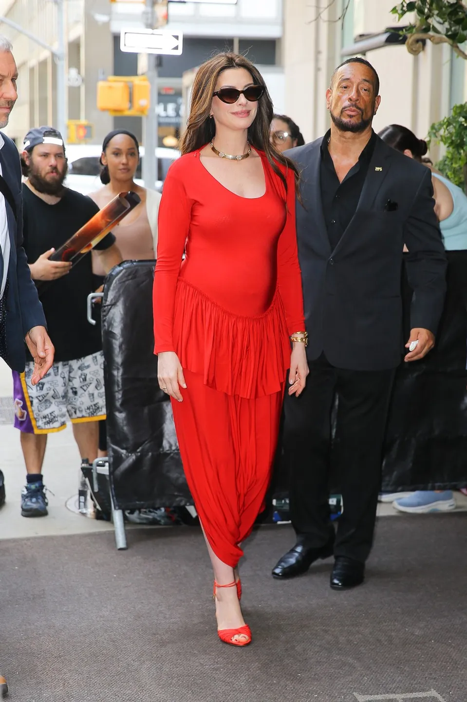 Anne Hathaway si obliekla overal naopak. 