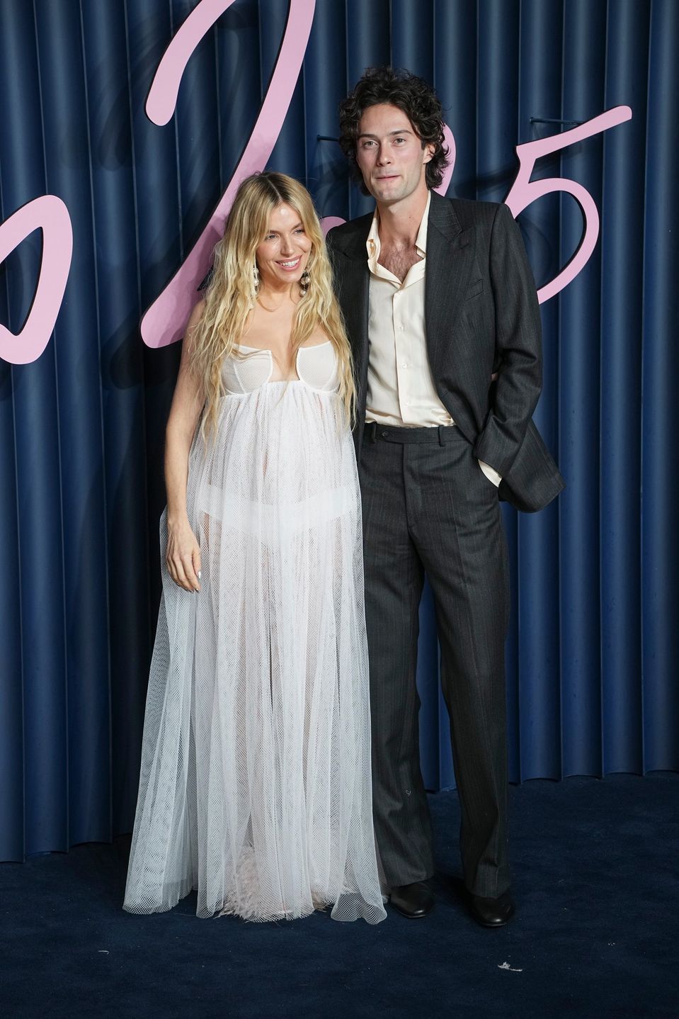 Sienna Miller a Oli Green na Fashion Awards 2025