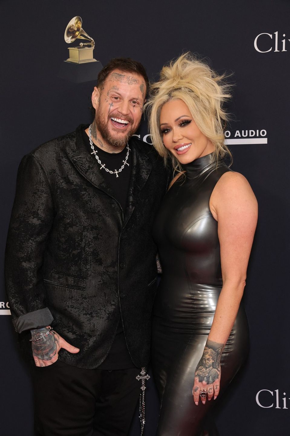 Jelly Roll s manželkou Bunnie Xo na odovzdávaní cien Grammy. 