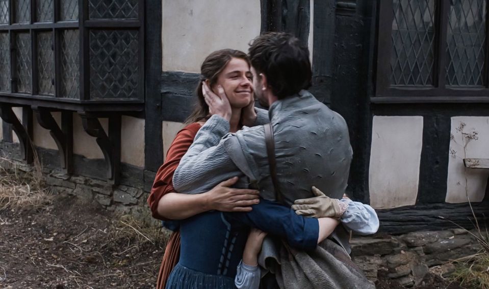Jessie Buckley a Paul Mescal vo filme Hamnet