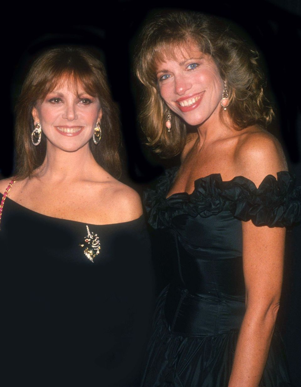 Marlo Thomas a Carly Simon. 