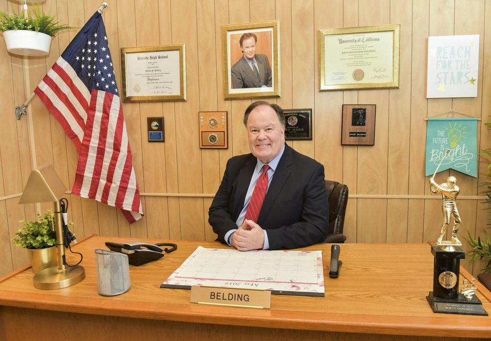 Zomrel Dennis Haskins, americký herec a zabávač. 