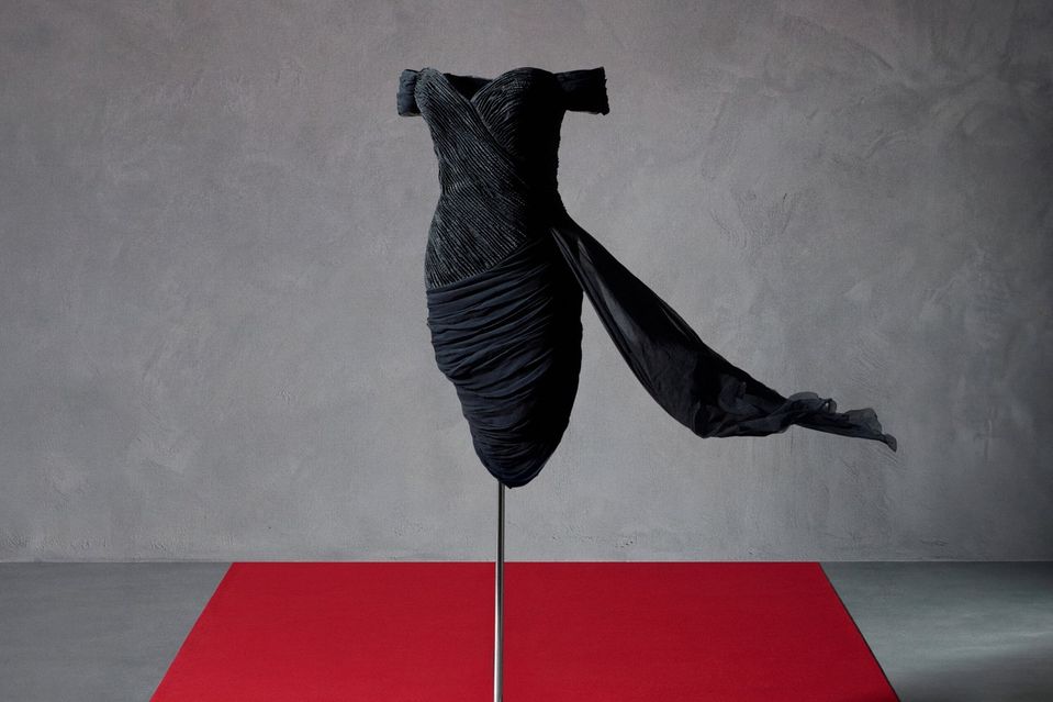 Ikonické ,,revenge dress