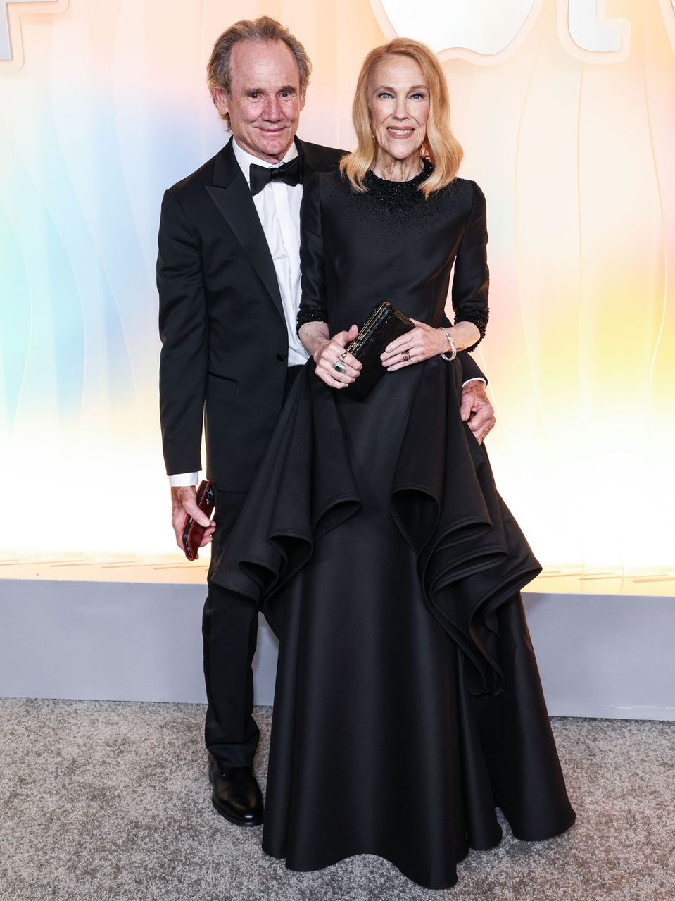 Catherine O'Hara s manželom Bo Welchom na EMMY v roku 2025.