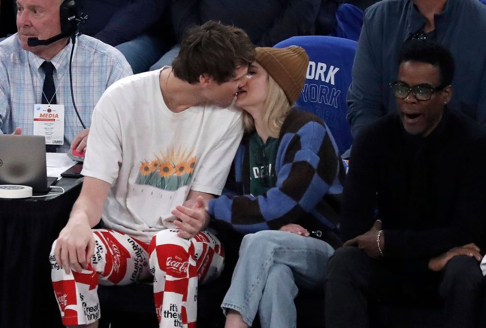 Emma Roberts sa vydala. 