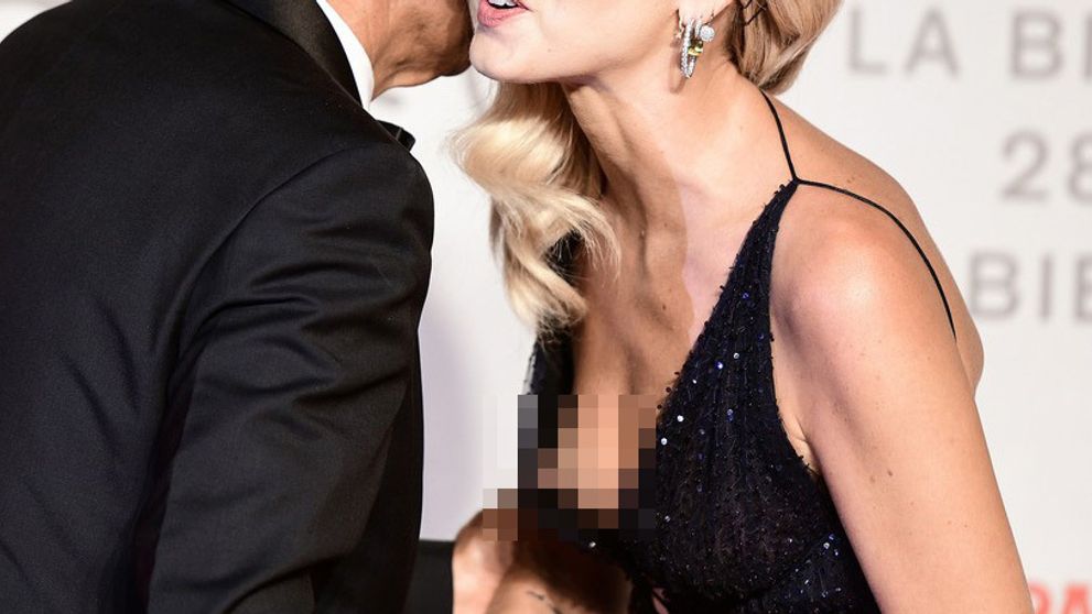 Nepríjemný trapas na gala: Hviezde vypadla z róby bradavka s piercingom