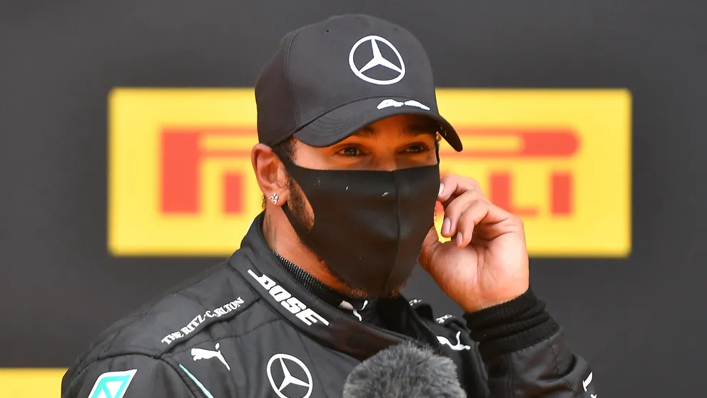 Veľká cena Štajerska: Zvíťazil Hamilton, obaja piloti Ferrari vypadli už v prvom kole