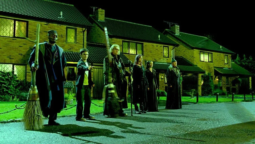 Ďalšia hviezda Harryho Pottera v Bratislave: Neváhala a ľahla si na zem k Čumilovi!