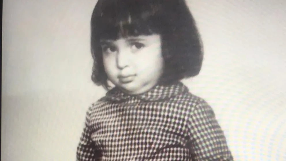 Spoznáte túto malú buclošku? Vyrástla z nej krásna labuť