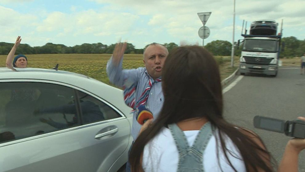 V pekných oblekoch a na luxusných autách okrádajú vodičov. Mesiace sme sledovali ďalší gang