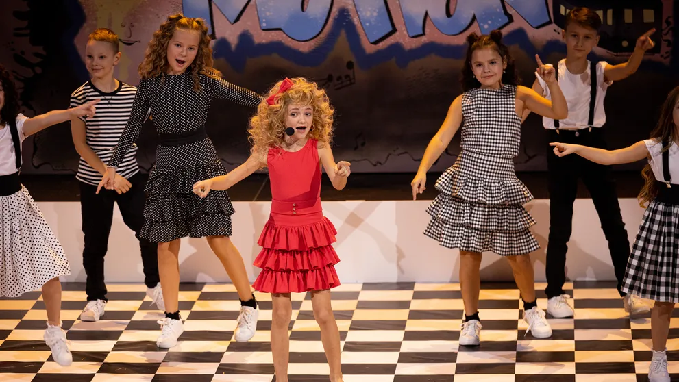 Neuveriteľný úspech Nely z Tvojej MINI tváre: Reakcia od Kylie Minogue!