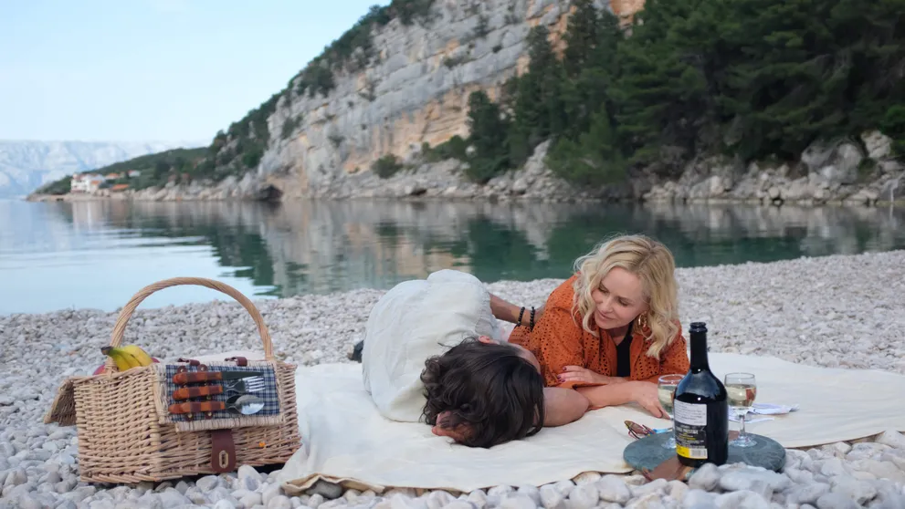 Michaela Čobejová predstavuje teaser trailer filmu Smolu nosíš ty, láska