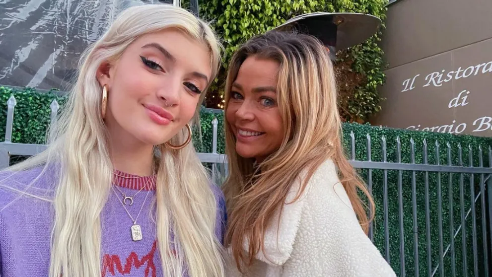 Denise Richards sa predáva na portáli pre dospelých. Nasleduje svoju 18-ročnú dcéru